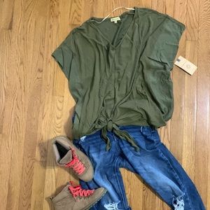 Democracy tie front top